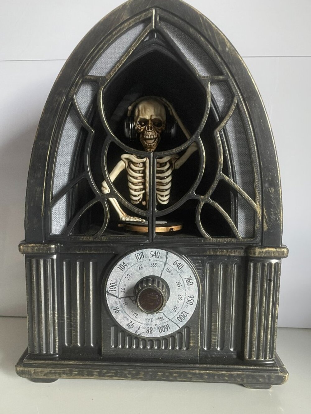 Gemmy Halloween Light Up Grand Radio Dj Skeleton Dnimated Music Tabletop 12"